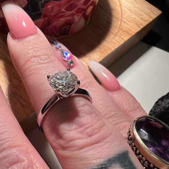 Certified GENUINE 3.0 Carat Moissanite
Solitaire Ring 925 Sterling Silver - Picture 5 of 13